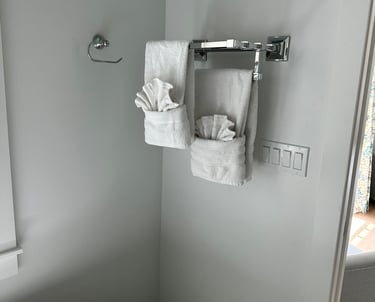 Vacation rental bathroom cleaning service Milwaukee WI Sousa Pro Cleaning