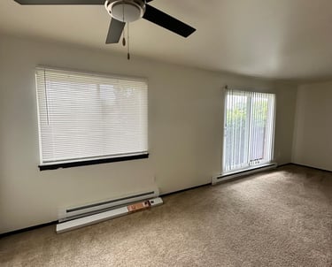 Move in move out cleaning empty living room Milwaukee WI Sousa Pro Cleaning