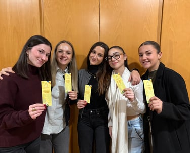 Comunidad local apoyando la marca Els Ulls de la Terreta con marcapáginas