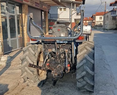 Το τρακτέρ LS N60 σε μπλε χρώμα και σε τέλεια κατάσταση από πίσω!