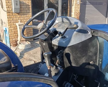 Το τρακτέρ LS N60 σε μπλε χρώμα και σε τέλεια κατάσταση στο τιμόνι!