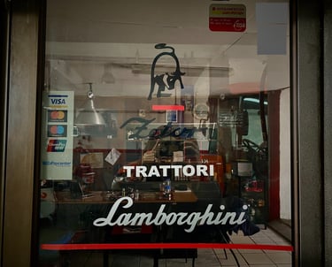 μια φωτογραφία του γραφείου του συνεργείου επισκευής τρακτέρ στην άρνισσα 