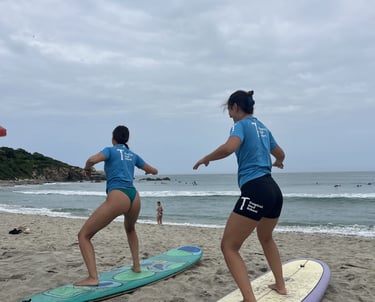 clase de surf de pareja