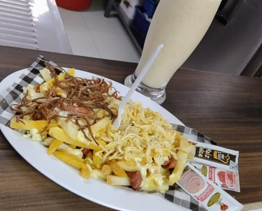 Salchipapas en Delipizza Cajamarca