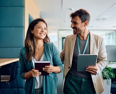 Asistentes para empleados con IA apoyando en tareas internas y consultas