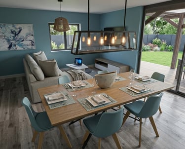 Salon et salle à manger modernes à aire ouverte avec murs turquoise et portes coulissantes