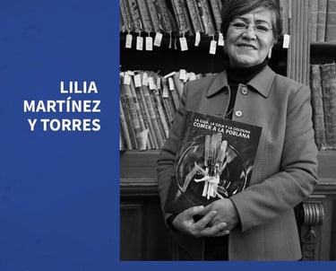 Lilia Martínez y Torres posando con su ultimo libro La Gula, la gala y la golosina