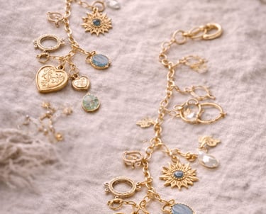 pulseras modernas artesanales con charms y piedras con significado creativo