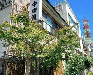 The current exterior appearance of Nakadaya Ryokan.