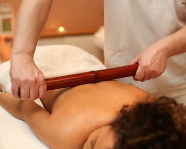 Massaggio bamboo con canne di bambù per tonificazione e relax