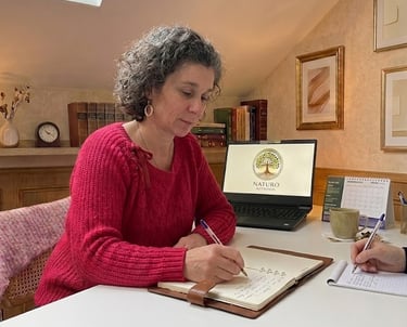 un femme virginie faieta naturopathe qui travail