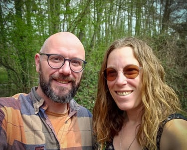 portrait de Thierry et Fanny, créateurs des Alchimistes en Herbes