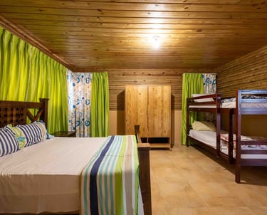 habitacion con 3 camas villa presidencial