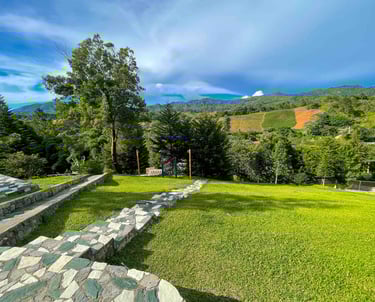 Vista a las montañas Constanza