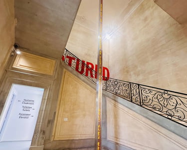 Jenny Holzer, Amber Tower for Avignon, 2000 Doubled-sided vertical electronic LED sign ©16mag
