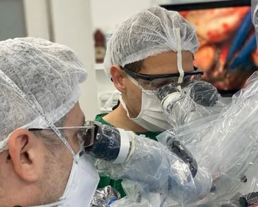 Dr Gilnard operando um tumor cerebral em Fortaleza Ceará