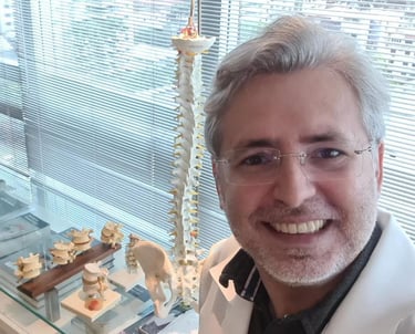 Dr. Gilnard Caminha, neurocirurgião em Fortaleza especializado em cirurgia da coluna e do crânio.