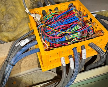 Une installation électrique vieillissante peut présenter des risques. Nous remplaçons les boîtes de 