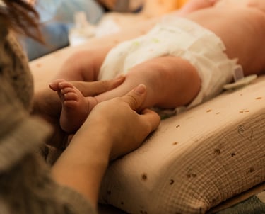 massage jambe de bébé