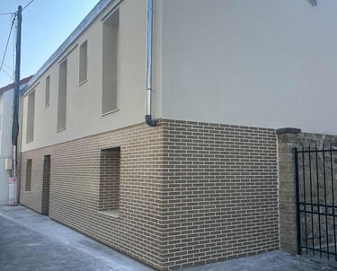 Façade après ravalement – finition moderne avec briques et enduit élégant