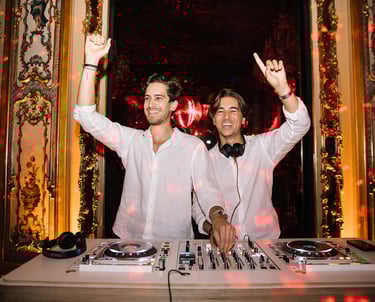 Thibault & Arnaud Dj percussion performance haut de gamme live pour soirée Baccarat à Paris