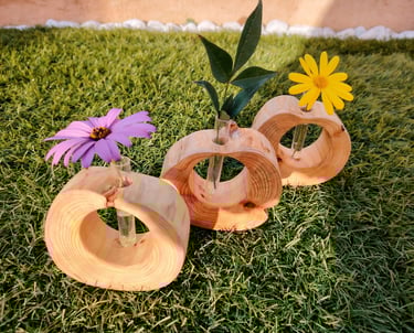 Vase en bois