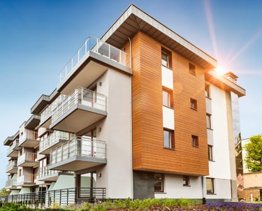 Immobilienprojekt in Berlin – neu entwickeltes Wohnhaus mit stilvoller Fassade