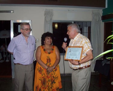 Ramón H. Romero Recibiendo Premio COFFAR (Consejo Federal del Folklore de Argentina).