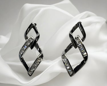 Elegant and Stylish Modern American Diamond Geometric Shape Drop Earring