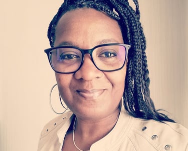 Ozair Paixão, educadora há 30 anos e fundadora da Paixão Brasil Books.