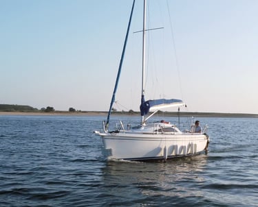 The sailboat Monark sailing on the Douro River