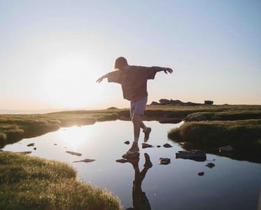 Un adulte retrouve son élan lors d'une séance de danse intuitive en région nantaise