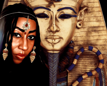 Davida Roze with the Golden Pharoah
