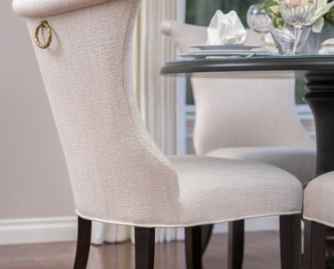 nettoyage chaise en tissu blanc par Le Roux Auto Clean