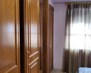 Habitación con armario empotrado