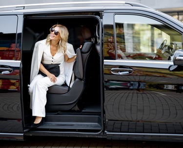 Transport VTC premium en Mercedes Classe V – Chauffeur privé pour hôtels et conciergerie à Lyon.