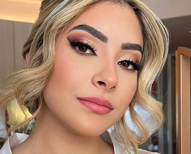 Close-up of a bride with soft waves and flawless bridal makeup by Deya Ventura in Punta Cana