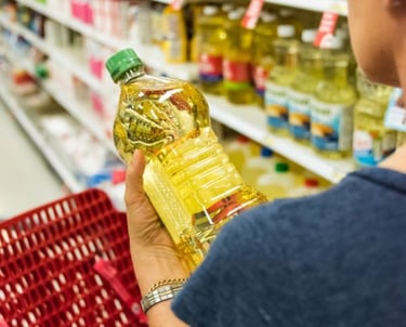 woman shopping for cooking oil