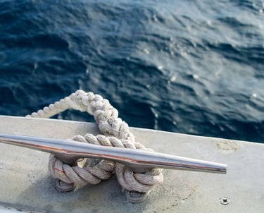 Cleat knot on boat