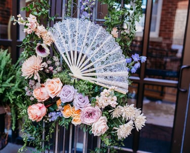 a fan - shaped fan - shaped fan - shaped wreath with flowers