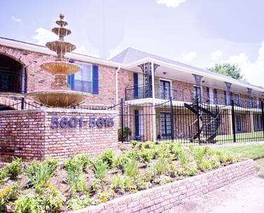 Exterior view of Fountains at Chimney Rock in Houston