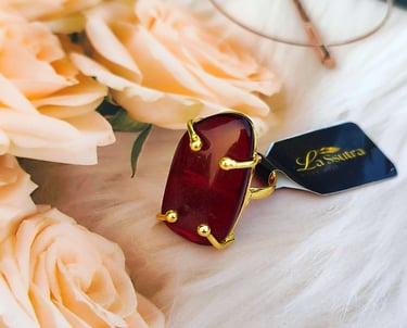 La Ssutra Finger ring