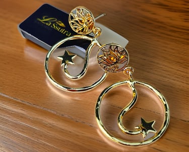 La Ssutra earrings of gold plated brass