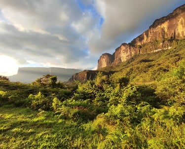Atardecer desde el campamento Base del Tepuy Roraima