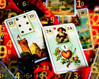 baralho cigano aberto alguns numeros dourados sobre a carta a torre e o coração em destaque