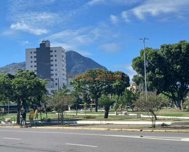 Praça; Vista pico da Ibituruna. GV_MG_BR