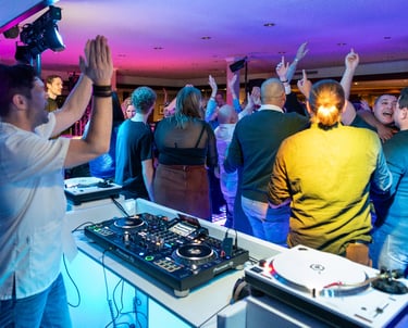 DJ Cober met publiek