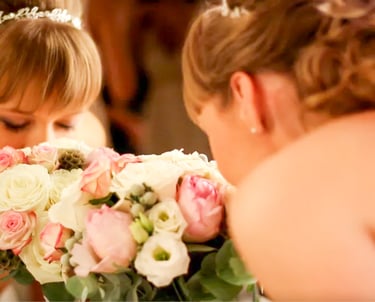 Photo mariage chic : mariée et son bouquet