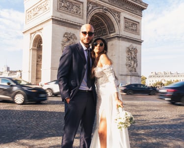 Reportage mariage Paris : couple de l'Arc de Triomphe
