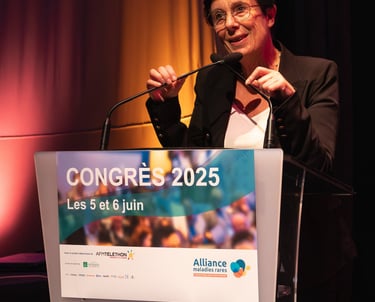 photographe corporate Paris : intervenante au micro